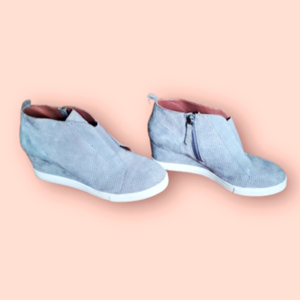 Cute Grey heeled shoes